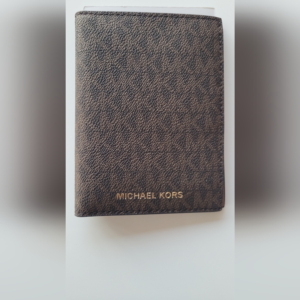 MICHAEL KORS passport case
